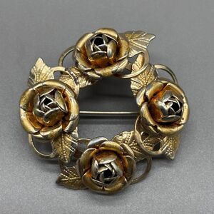 Vintage 1950s Rose Wreath Brooch Gold Tone Floral Circle Pin Mid Century Jewelry